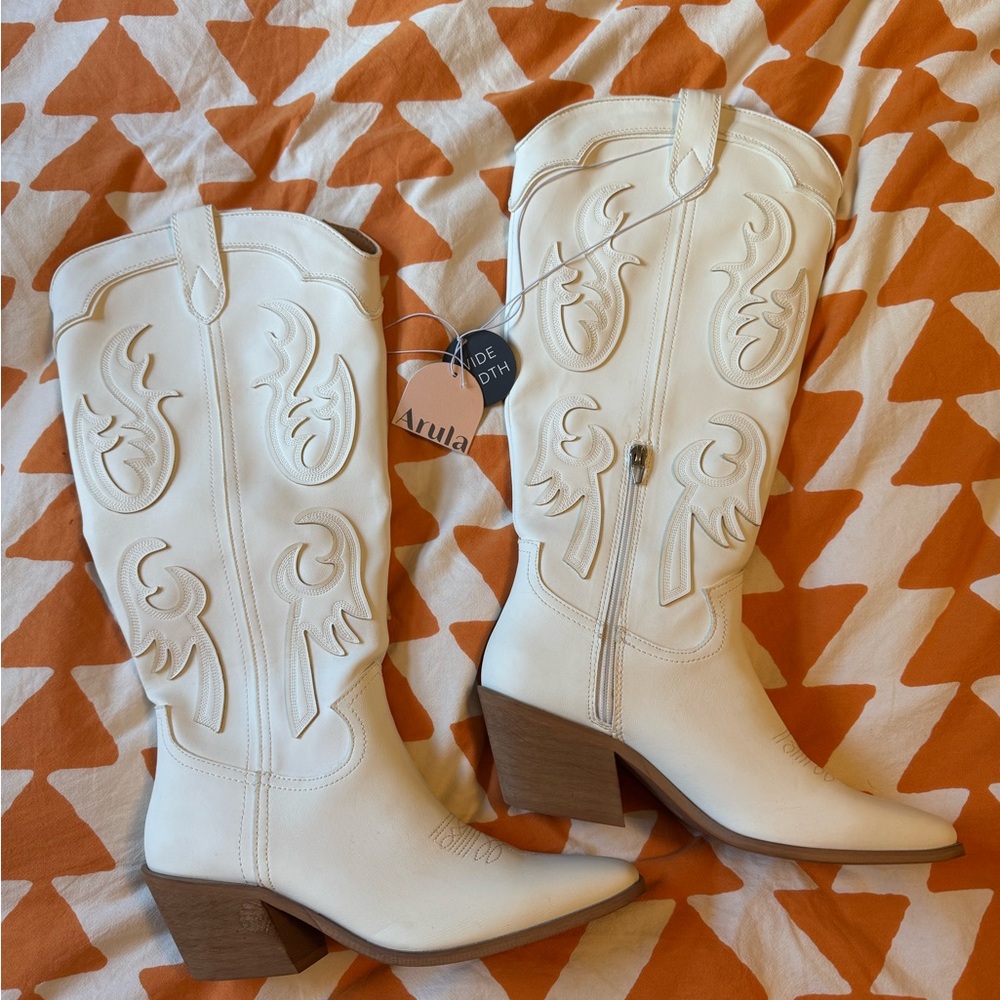 NWT Arula Women's White Cowboy Boots